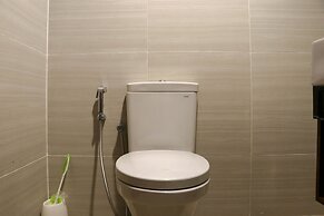 Beautiful Pool View Homey Spacious Studio At West Vista Apartment