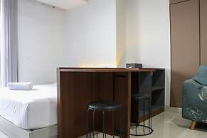 Beautiful Pool View Homey Spacious Studio At West Vista Apartment