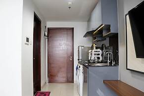 Beautiful Pool View Homey Spacious Studio At West Vista Apartment