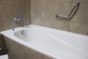 Warm 1Br Apartment (No Kitchen) At Marbella Suites Dago Pakar Bandung