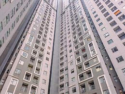 Comfortable And Homey 2Br Apartment At Royal Olive Residence