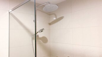 Warm And Elegant 2Br At The Kensington Royal Suites Apartment