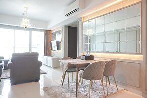 Warm And Elegant 2Br At The Kensington Royal Suites Apartment