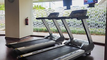 Warm And Elegant 2Br At The Kensington Royal Suites Apartment