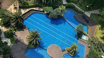 Warm And Elegant 2Br At The Kensington Royal Suites Apartment