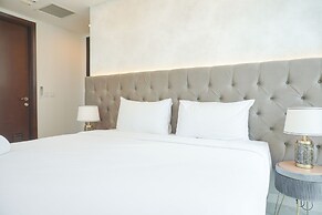 Warm And Elegant 2Br At The Kensington Royal Suites Apartment