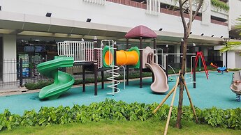 Warm And Elegant 2Br At The Kensington Royal Suites Apartment