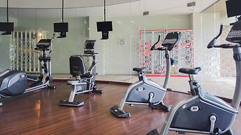 Warm And Elegant 2Br At The Kensington Royal Suites Apartment