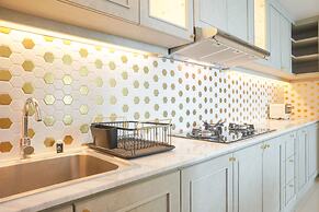 Warm And Elegant 2Br At The Kensington Royal Suites Apartment