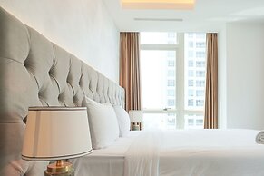 Warm And Elegant 2Br At The Kensington Royal Suites Apartment