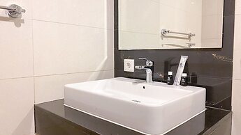 Warm And Elegant 2Br At The Kensington Royal Suites Apartment