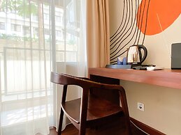 Best Choice And Homey Studio At Gateway Park Lrt City Bekasi Apartment