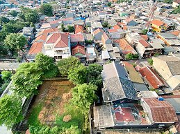 Comfort And Strategic Studio At Bassura City Apartment