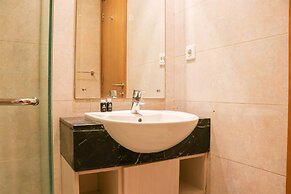 Nice And Comfy 2Br Apartment The Mansion Kemayoran Near Jiexpo