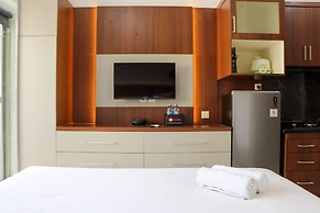 Homey And Comfort Stay Studio Room Maple Park Sunter Apartment