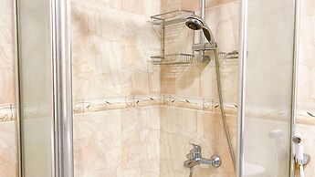 Homey And Comfort Stay 2Br Bellezza Apartment