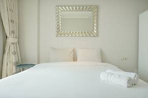 Homey And Comfort Stay 2Br Bellezza Apartment