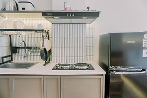 Homey And Warm Studio Amazana Serpong Apartment