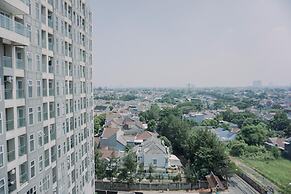 Homey And Warm Studio Amazana Serpong Apartment