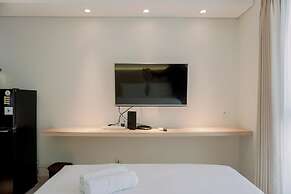 Homey And Warm Studio Amazana Serpong Apartment