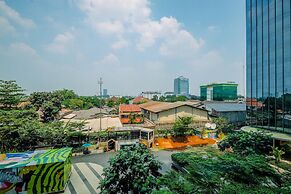 Good Deal And Strategic 1Br L'Avenue Apartment