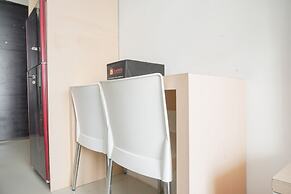 Homey And Warm 1Br Belmont Residence Puri Apartment