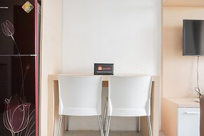 Homey And Warm 1Br Belmont Residence Puri Apartment