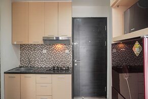 Homey And Warm 1Br Belmont Residence Puri Apartment