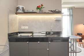 Good Deal And Restful 1Br Ciputra International Apartment