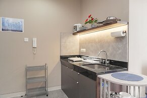 Good Deal And Restful 1Br Ciputra International Apartment