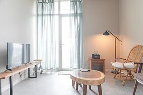 Good Deal And Restful 1Br Ciputra International Apartment