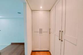 Big Studio Loft Apartment at The Reiz Condominium Medan By Travelio