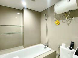 Spacious And Comfy Studio Room Azalea Suites Apartment