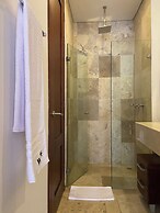 Wynwood Eslava in Cartagena