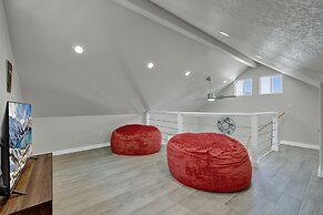 Cozi Combo BBQ Movie Lounge