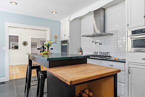 Sunshine Haus With Pool and Hot Tub