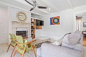 Sunshine Haus With Pool and Hot Tub