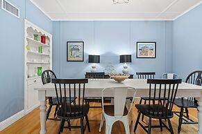 Sunshine Haus With Pool and Hot Tub