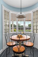 Sunshine Haus With Pool and Hot Tub