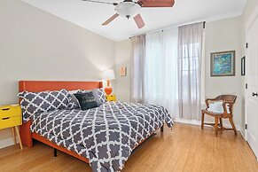 Sunshine Haus With Pool and Hot Tub