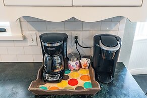 Sunshine Haus With Pool and Hot Tub