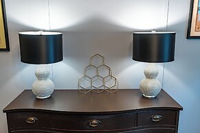 Sunshine Haus With Pool and Hot Tub