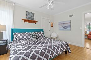 Sunshine Haus With Pool and Hot Tub