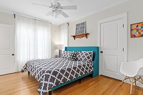 Sunshine Haus With Pool and Hot Tub