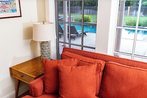 Sunshine Haus With Pool and Hot Tub