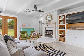 Sunshine Haus With Pool and Hot Tub