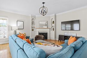 Sunshine Haus With Pool and Hot Tub