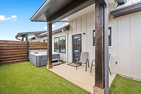 Eagles Nest-hottub-5 min to Downtown