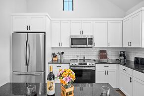 Eagles Nest-hottub-5 min to Downtown