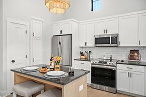 Eagles Nest-hottub-5 min to Downtown